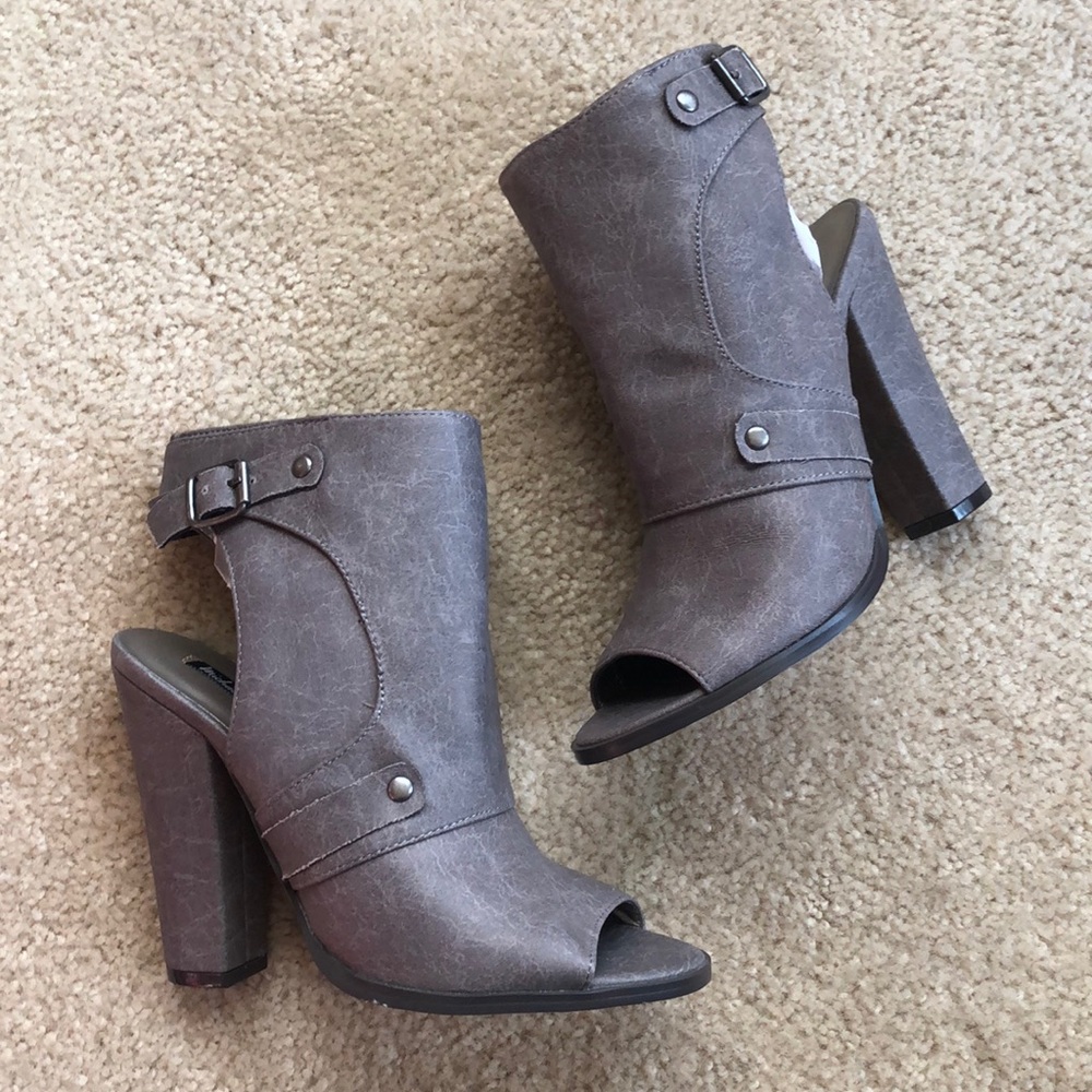 Michael Antonio Grey Heels - Size 7.5